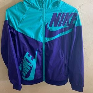 Nike sportswear windrunner boys